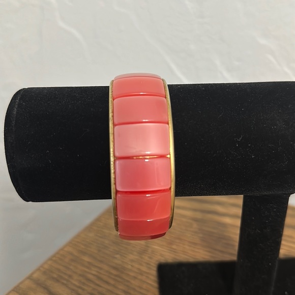 Vintage enamel bangle bracelet. Inside is gold tone. Measures 2 1/2” across. - Picture 1 of 4